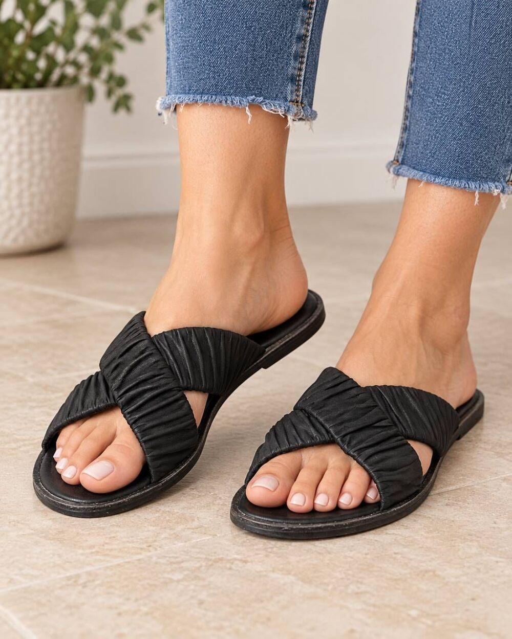 Eileen Fisher Women's 7.5 Black Ruched Crisscross Leather Slide Sandals Flats